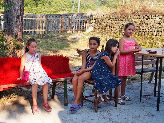 Turecké děti ve vesnici Duždovnica